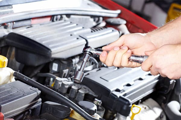Cómo realizar el mantenimiento básico para tu coche