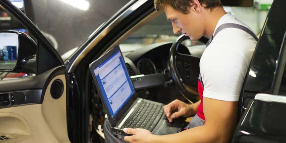 ¿Cómo llevar a cabo un mantenimiento correcto de tu coche eléctrico?