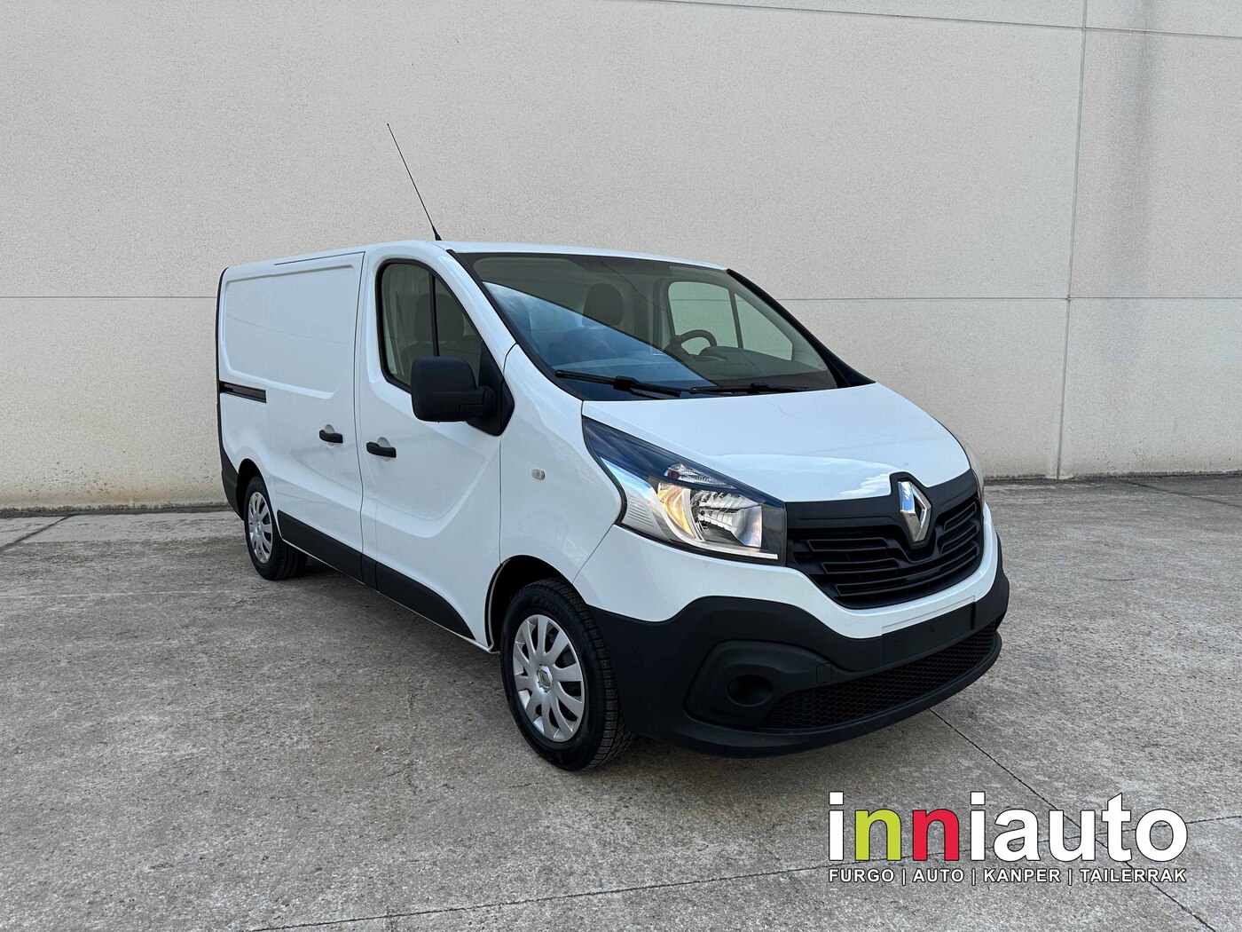 RENAULT Trafic Combi 9 L2H1 2.0DCI 145CV + NAVI + PORTON TRASERO + DOBLE PUERTA LATERAL