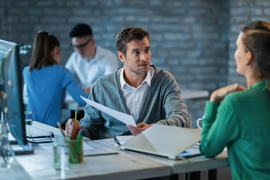 personas en una oficina
