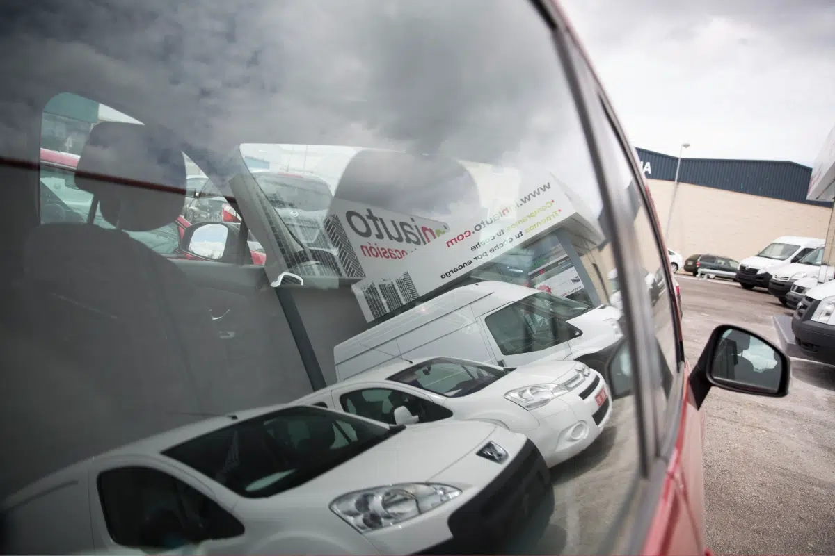 reflejo en cristal de coche