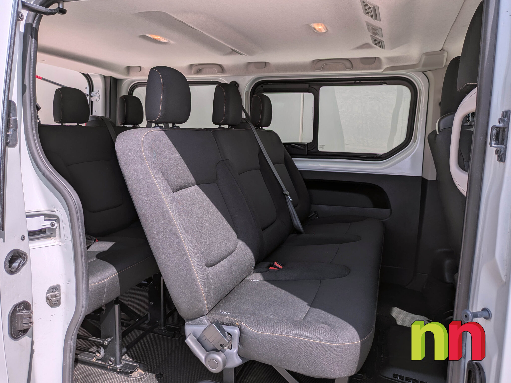 RENAULT Trafic Combi 9 L1H1 1.6DCi 120cv + AIREADORES EN PLAZAS TRASERAS + PORTON TRASERO