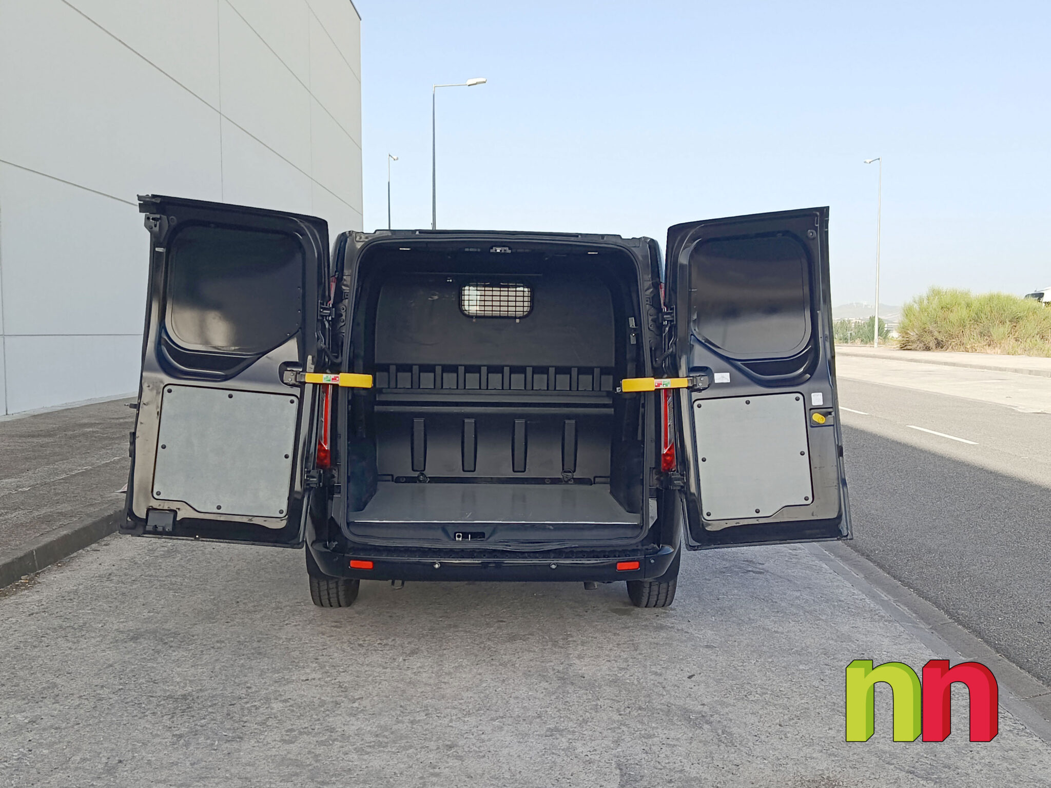 FORD TRANSIT Custom Combi 6 L1H1 N1 2.0EcoBlue 170CV AUTO + NAVI + DOBLE PUERTA LATERAL
