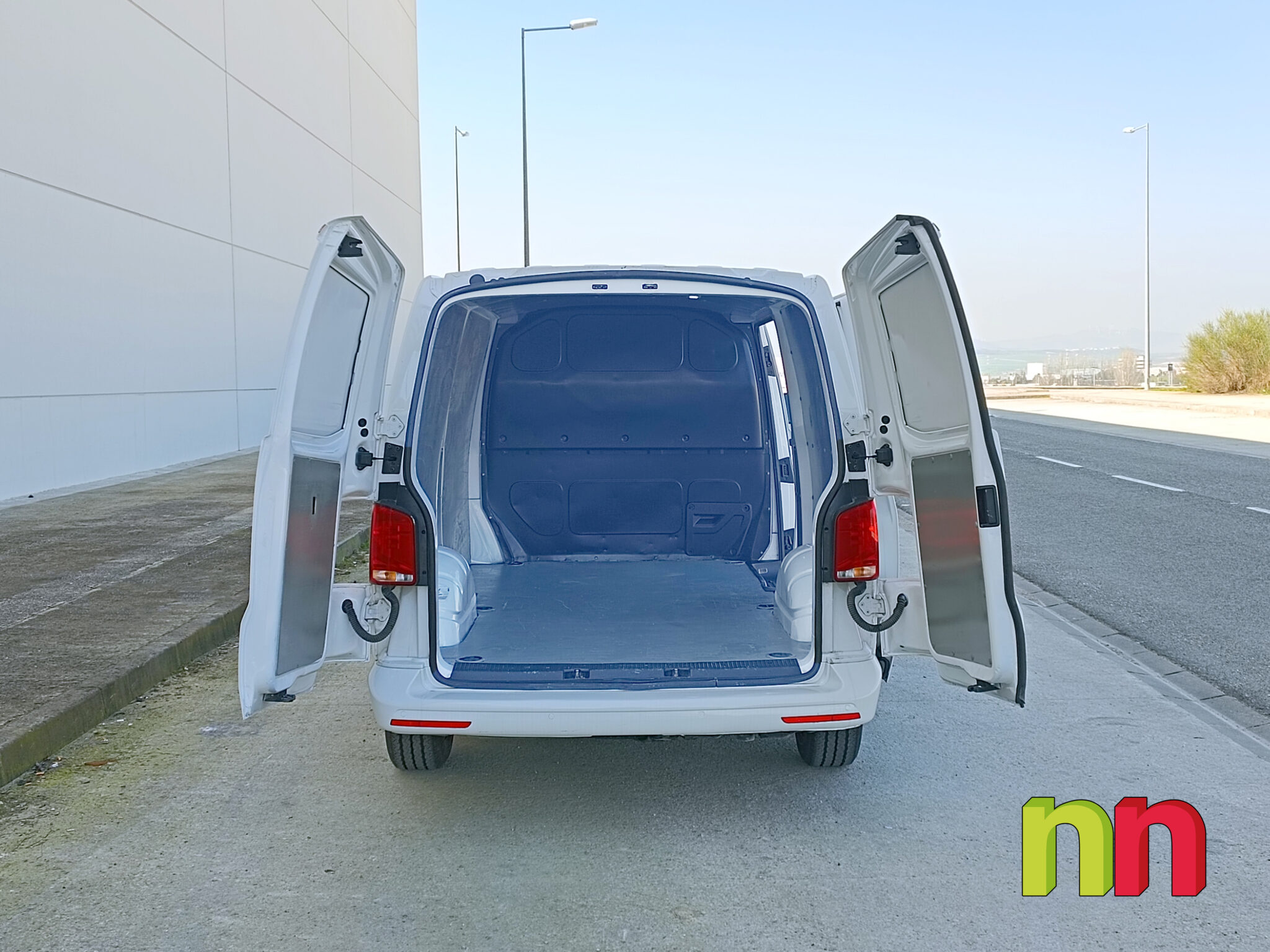 Volkswagen Transporter L1H1 DSG AUTO FG 2.0TDi 150cv + NAVI