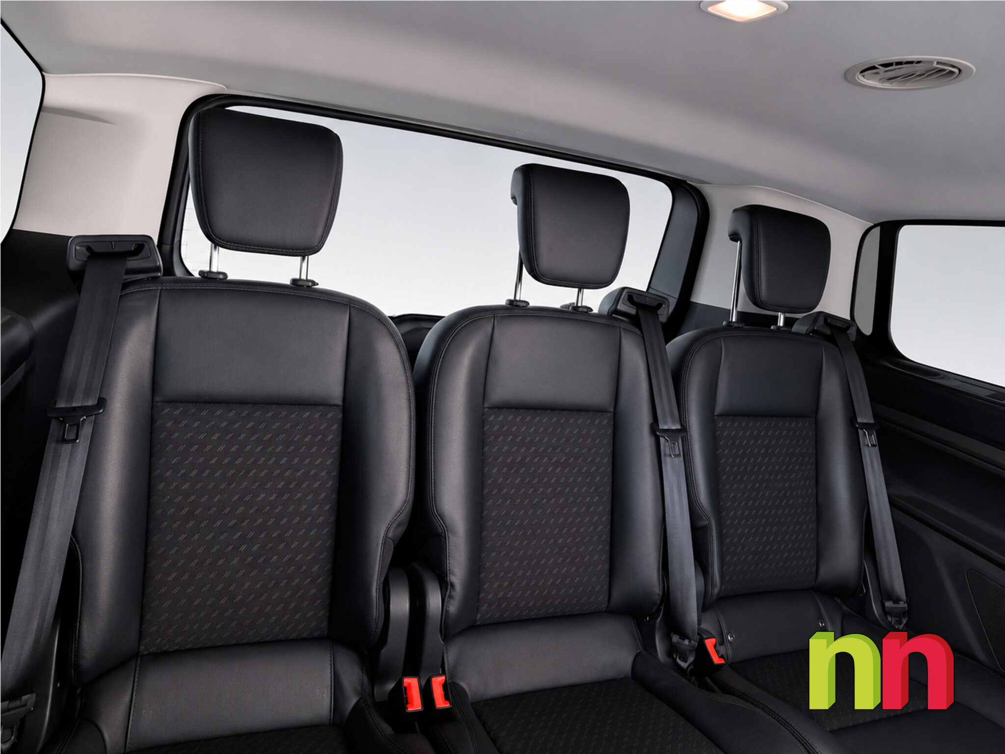 FORD TRANSIT Custom Combi 8 L1H1 TOURNEO AUTO 2.0ECOBLUE 170CV + NAVI + DOBLE PUERTA LATERAL