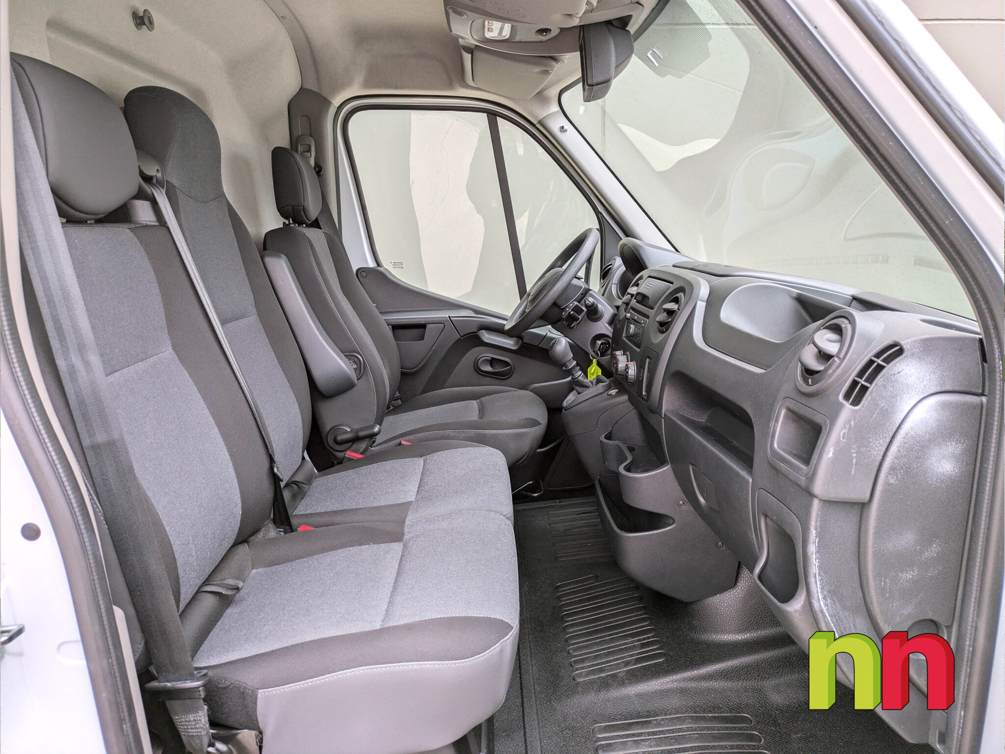 RENAULT MASTER CARROZADA CON PLATAFORMA FRAX FRIGORÍFICO+CONGELADOR -20 GRADOS – L3  RJ3500 2.3dCi 130cv + Cable enchufable para carga externa + DOBLE RUEDA TRASERA