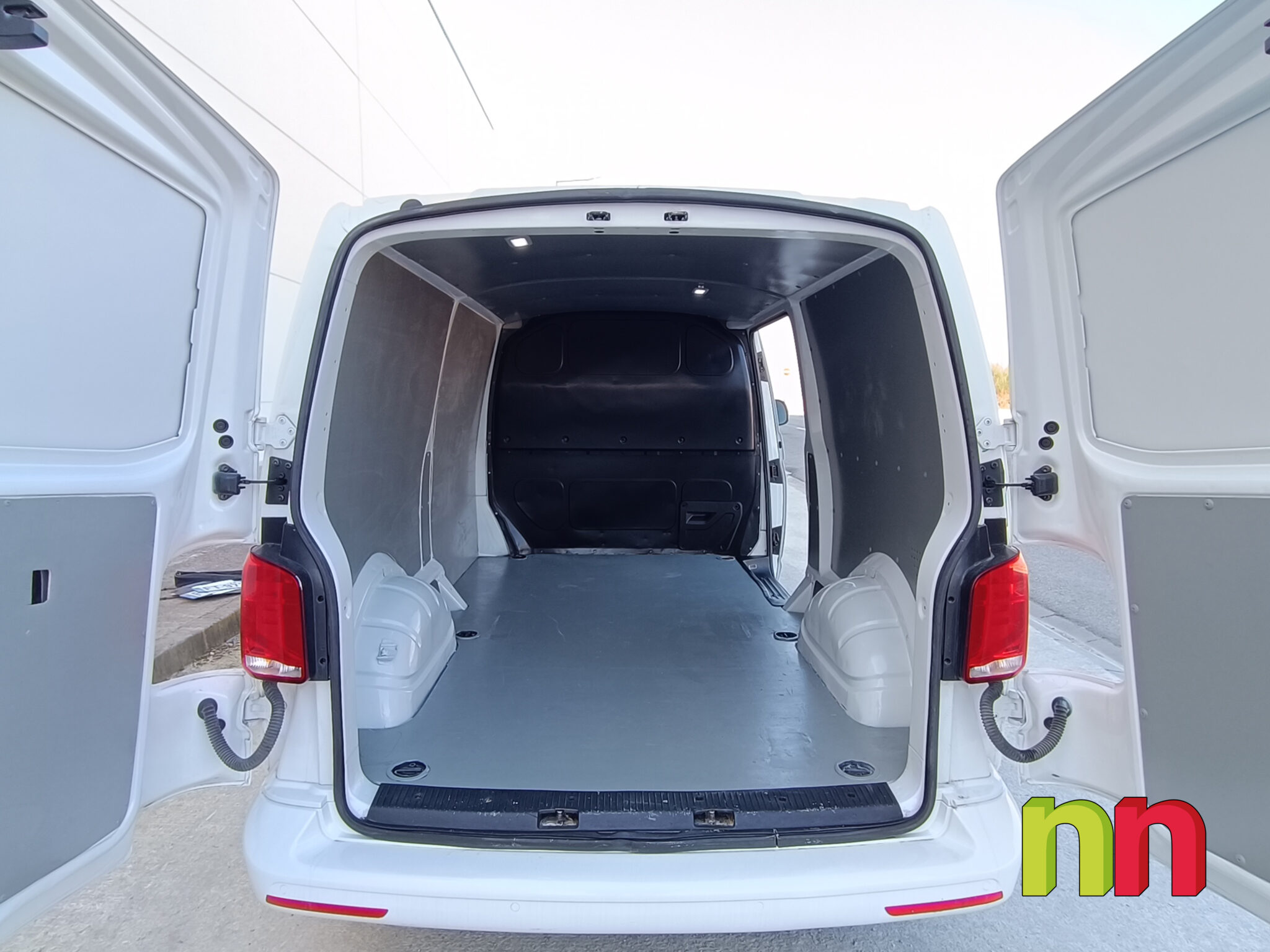 Volkswagen Transporter L1H1 DSG AUTO FG 2.0TDi 150cv + NAVI