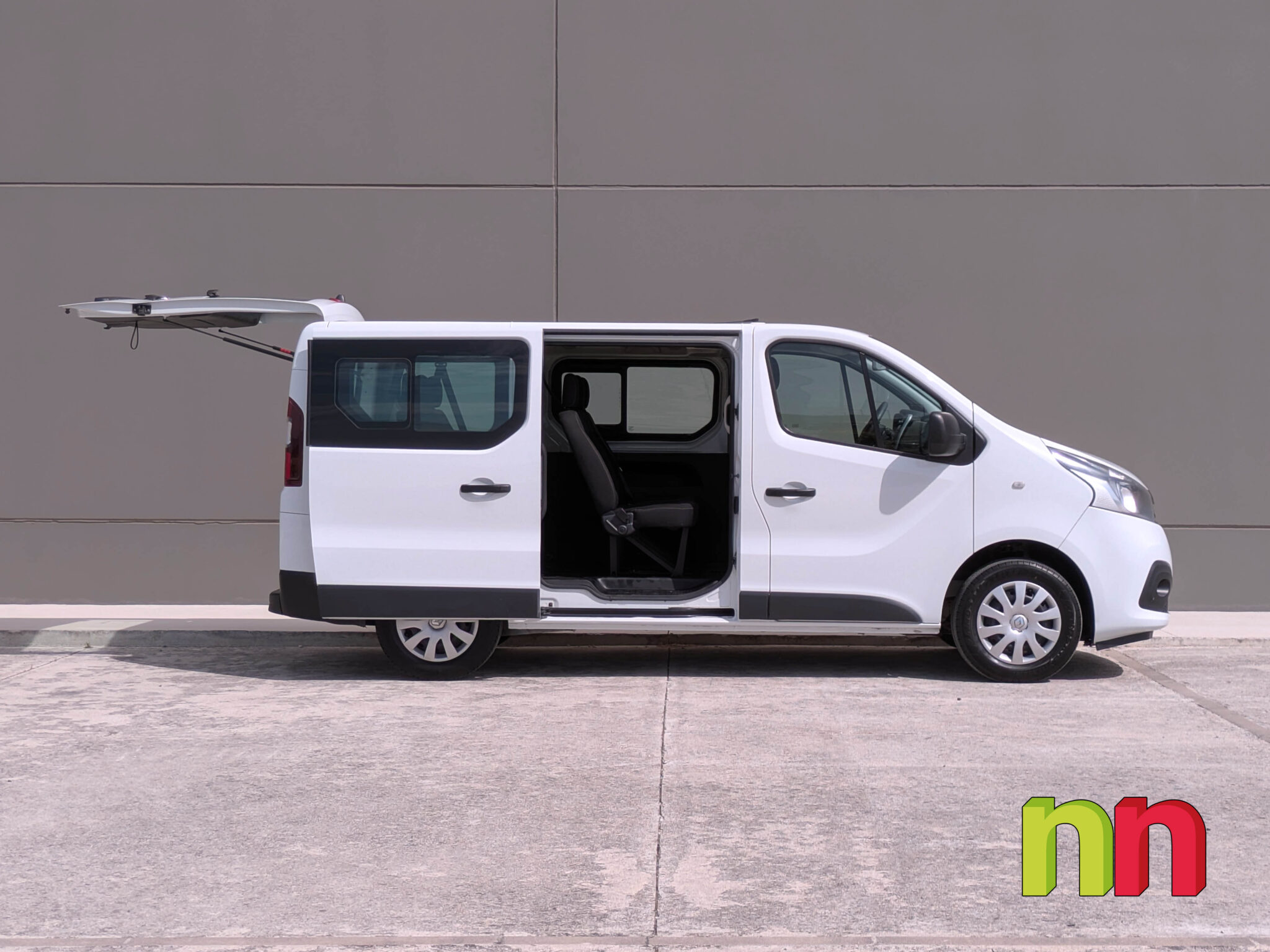 RENAULT Trafic Combi 9 L1H1 1.6DCi 120cv + AIREADORES EN PLAZAS TRASERAS + PORTON TRASERO
