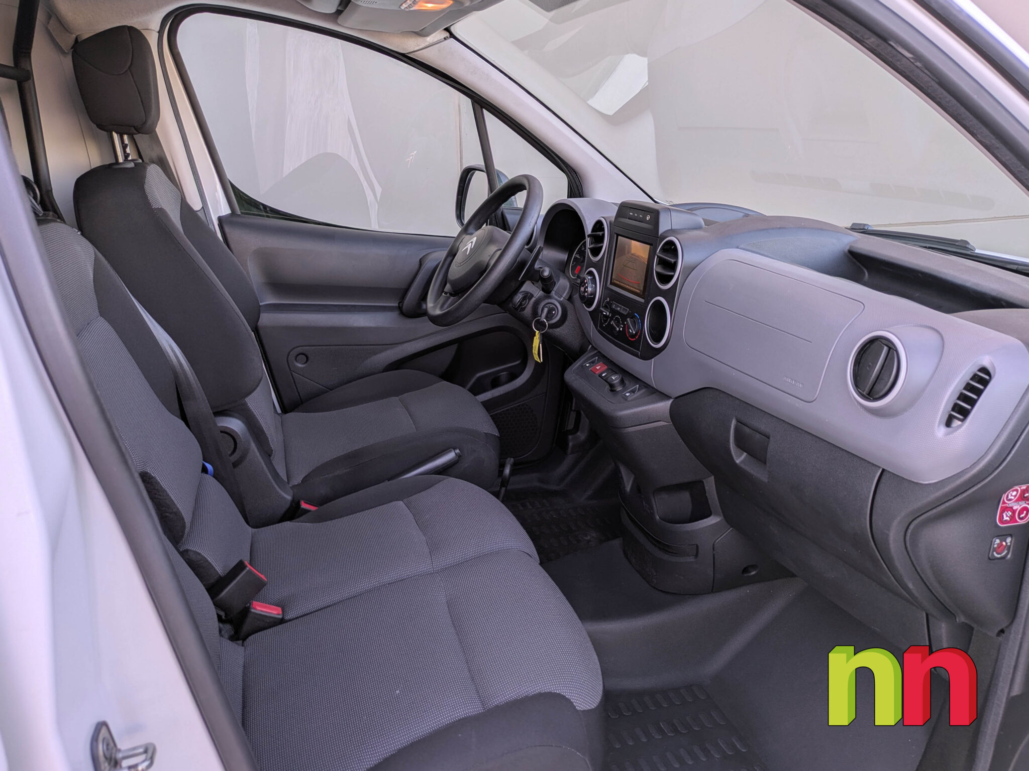 CITROEN Berlingo Talla M 3 Plazas AUTO 1.6BlueHDI 100cv + NAVI