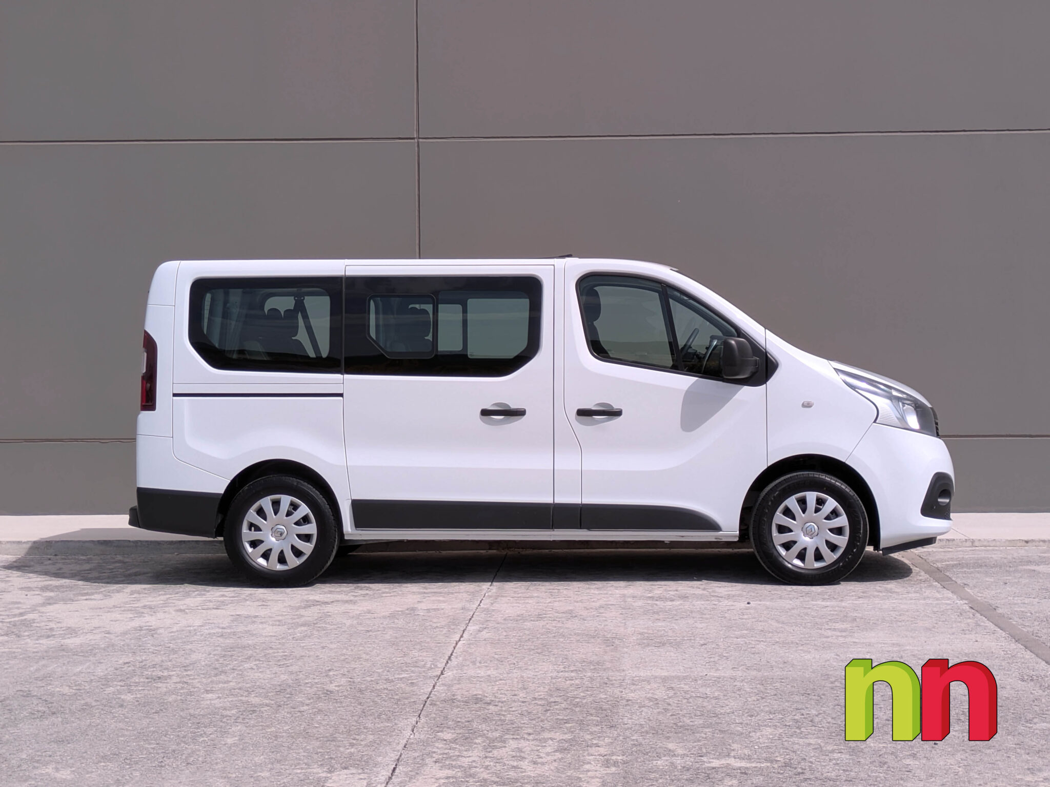 RENAULT Trafic Combi 9 L1H1 1.6DCi 120cv + AIREADORES EN PLAZAS TRASERAS + PORTON TRASERO
