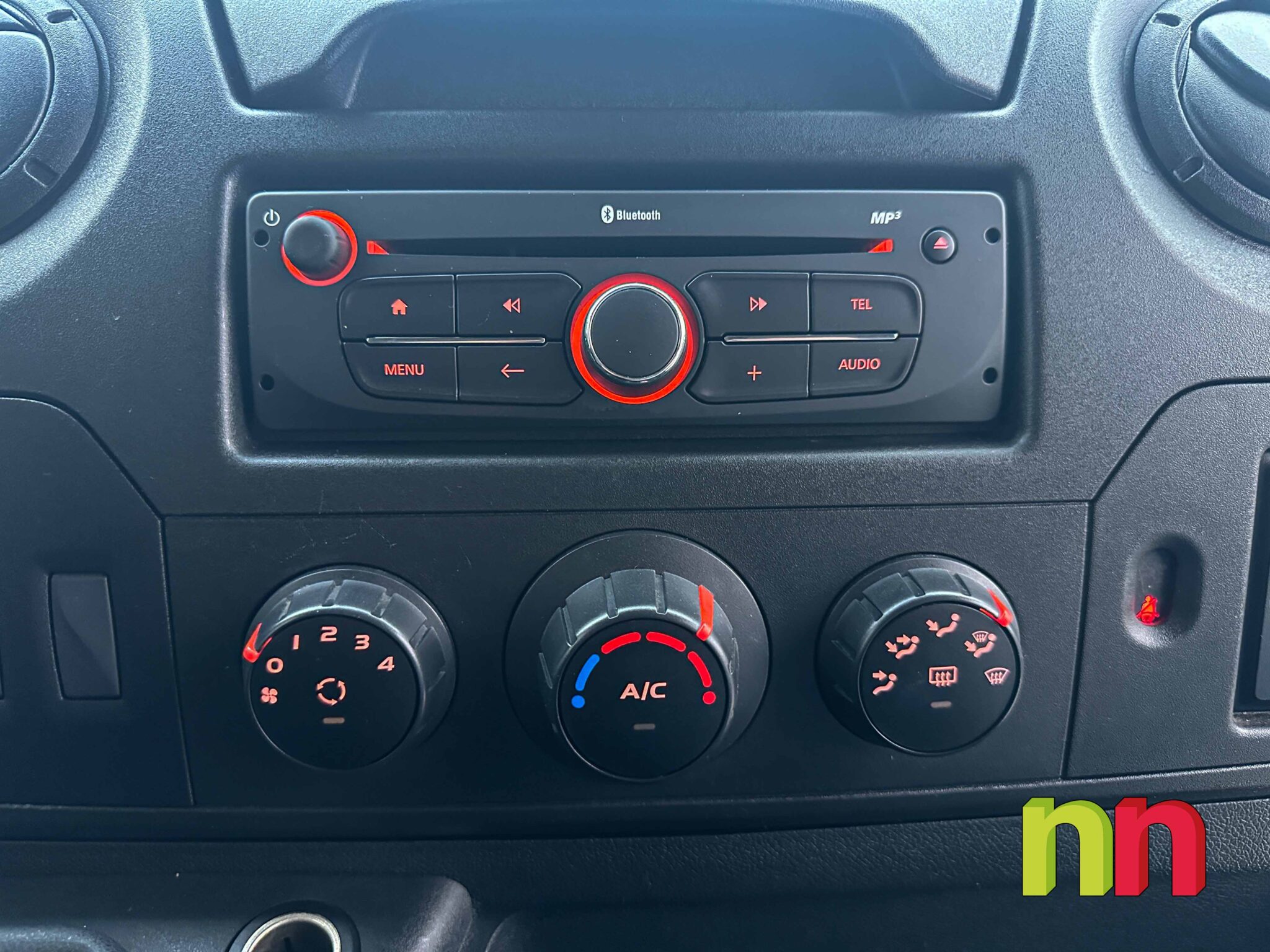 RENAULT Master Carrozada chasis bajo sin plataforma L3 F35 2.3DCI 130cv + NAVI + RAMPA ELÉCTRICA ELEVADORA