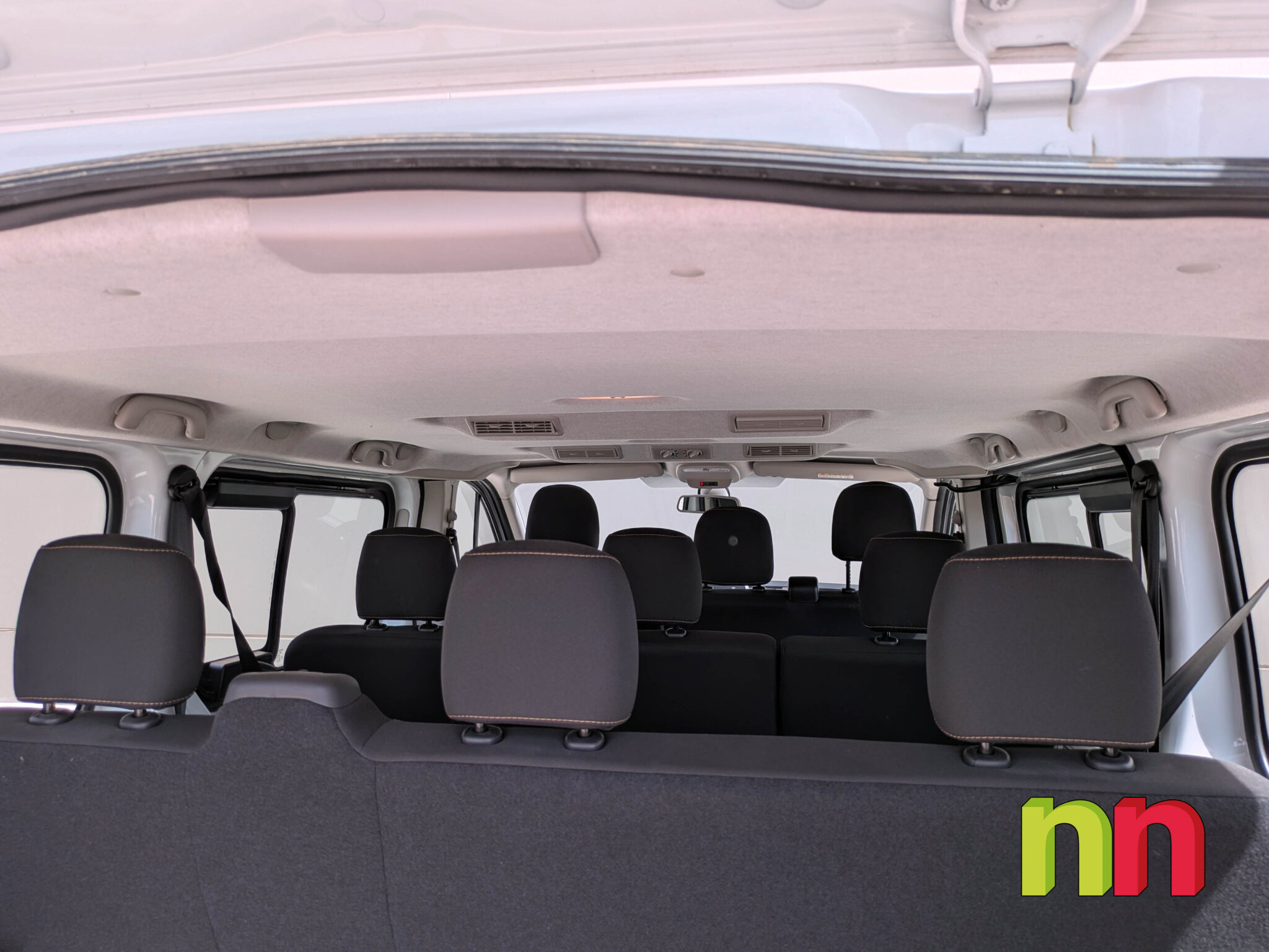 RENAULT Trafic Combi 9 L1H1 1.6DCi 120cv + AIREADORES EN PLAZAS TRASERAS + PORTON TRASERO