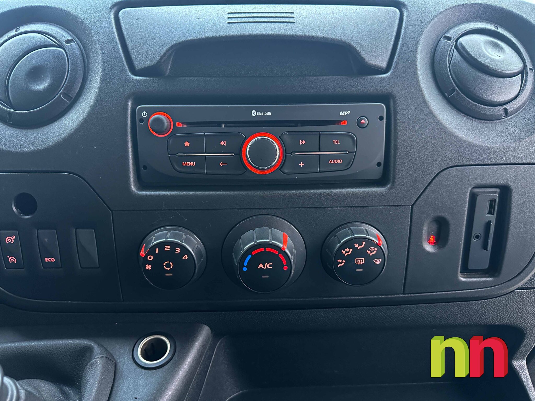 RENAULT Master Carrozada chasis bajo sin plataforma L3 F35 2.3DCI 130cv + NAVI + RAMPA ELÉCTRICA ELEVADORA