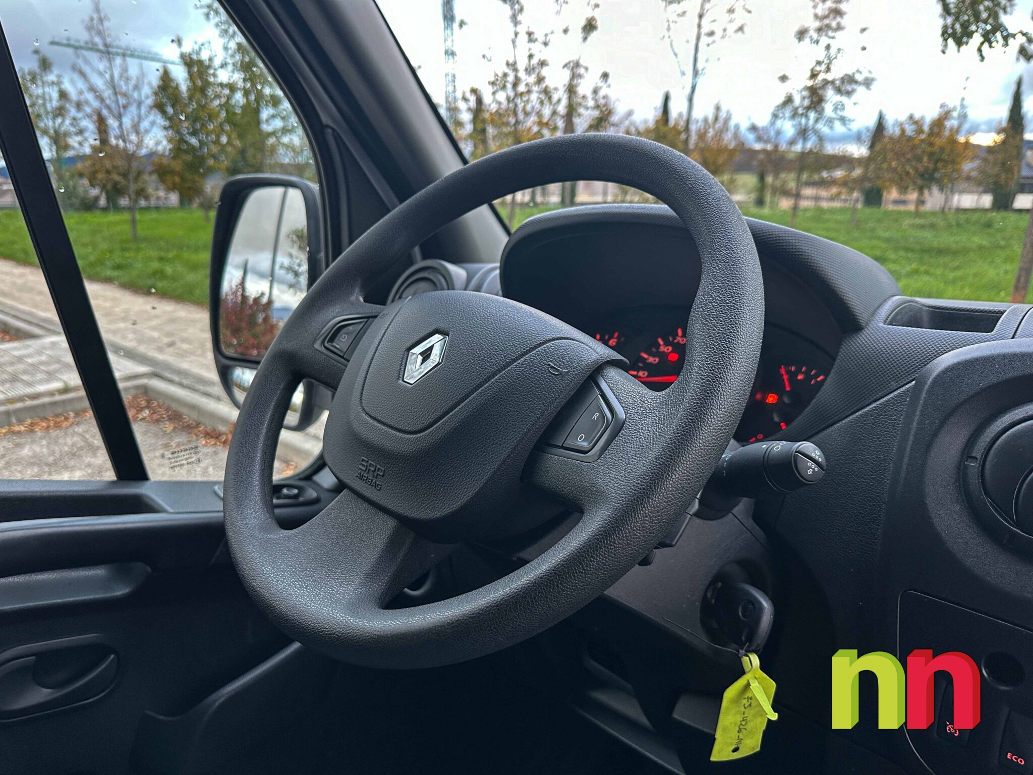 RENAULT Master Carrozada chasis bajo sin plataforma L3 F35 2.3DCI 130cv + NAVI + RAMPA ELÉCTRICA ELEVADORA