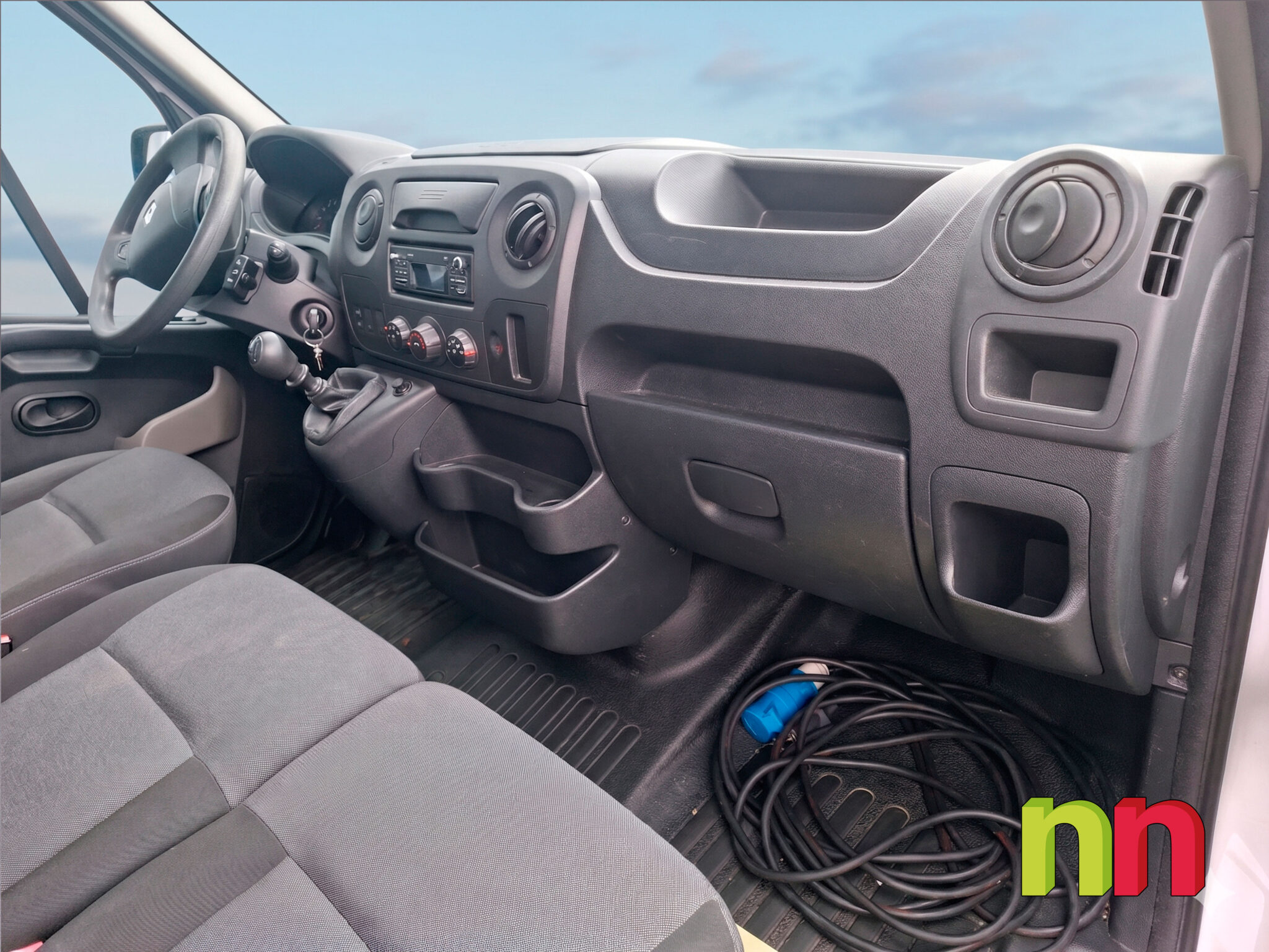 RENAULT MASTER CARROZADA CON PLATAFORMA FRAX FRIGORÍFICO+CONGELADOR -20 GRADOS – L3  RJ3500 2.3dCi 130cv + Cable enchufable para carga externa + DOBLE RUEDA TRASERA