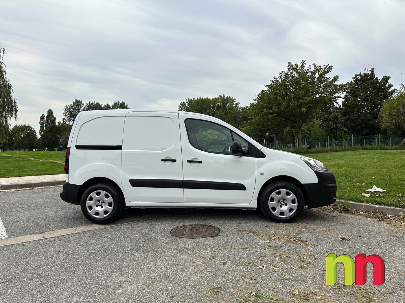 PEUGEOT Partner Talla M FG AUTO 1.6HDI 100cv + NAVI