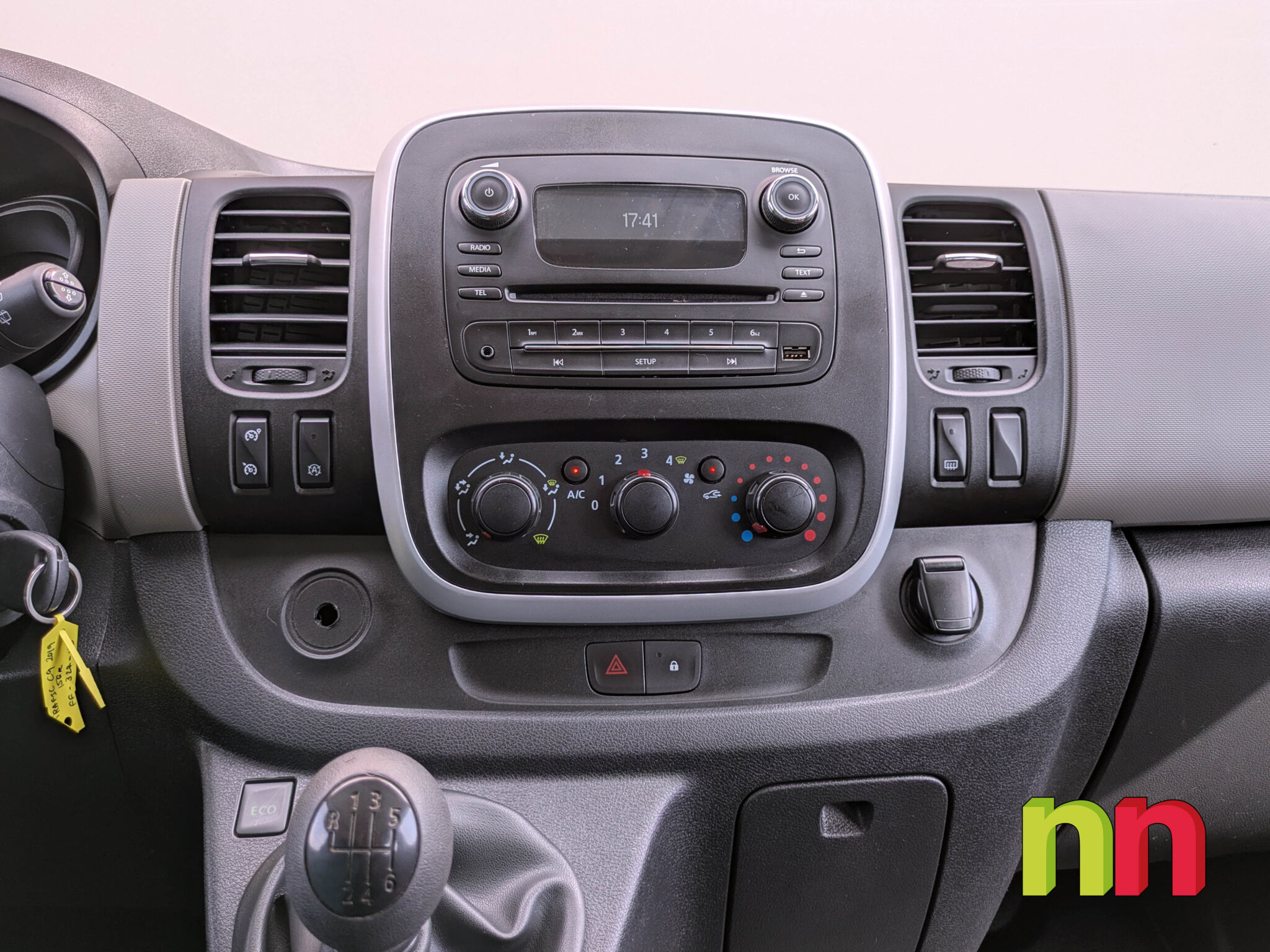 RENAULT Trafic Combi 9 L1H1 1.6DCi 120cv + AIREADORES EN PLAZAS TRASERAS + PORTON TRASERO