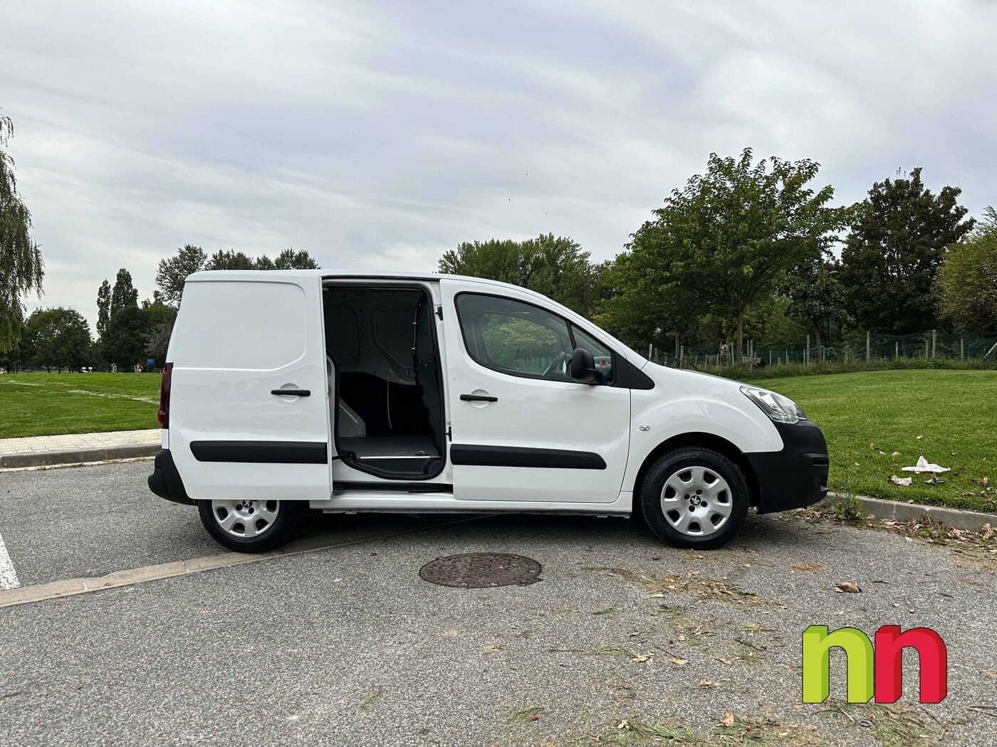 PEUGEOT Partner Talla M FG AUTO 1.6HDI 100cv + NAVI