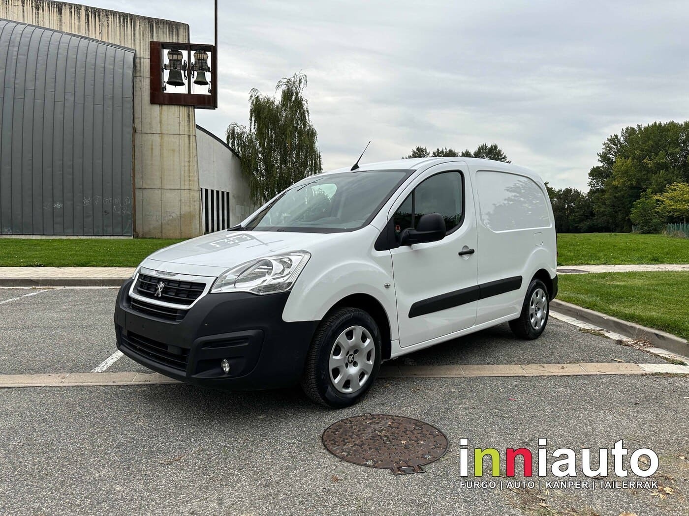 PEUGEOT Partner Talla M FG AUTO 1.6HDI 100cv + NAVI