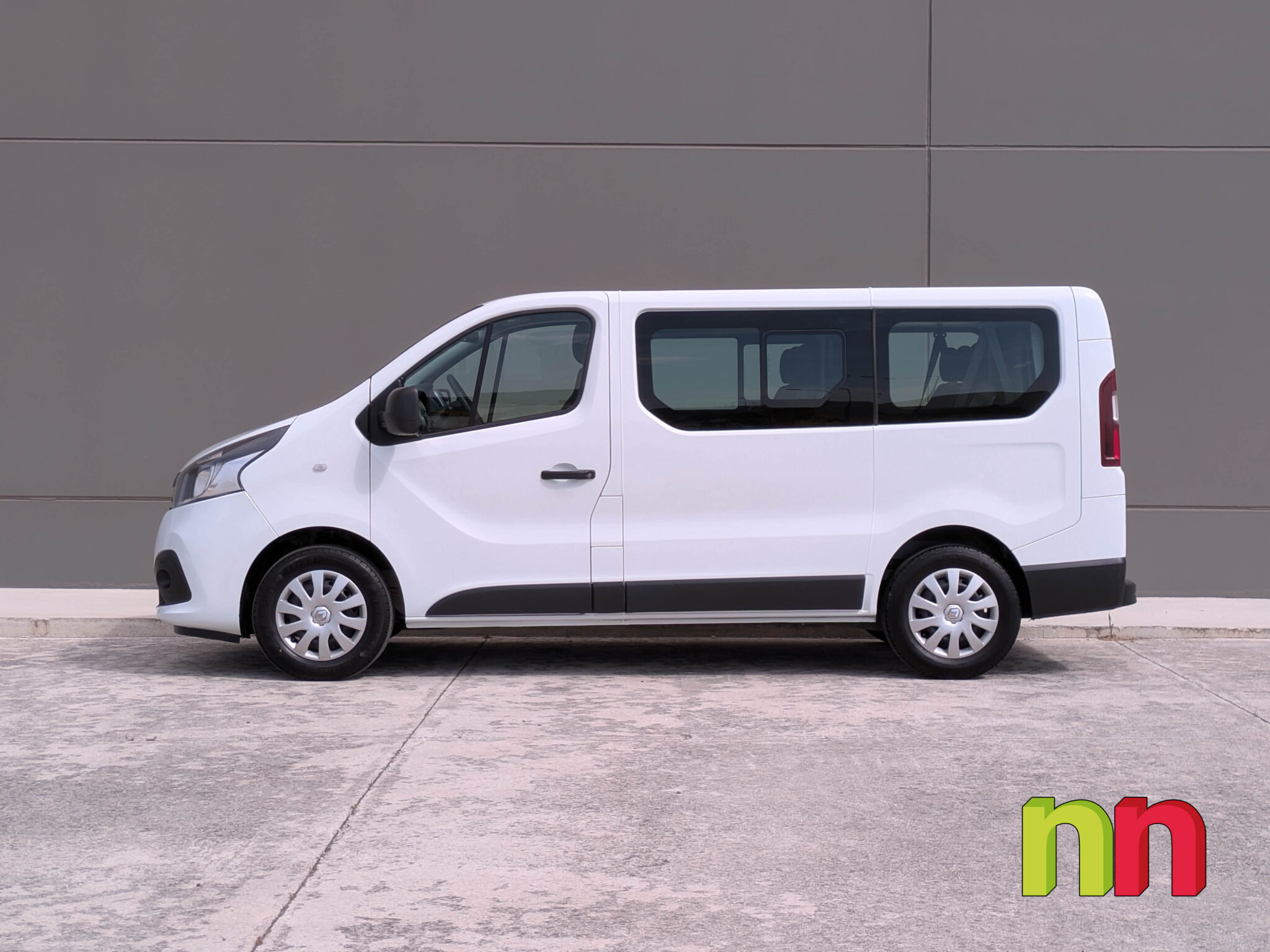 RENAULT Trafic Combi 9 L1H1 1.6DCi 120cv + AIREADORES EN PLAZAS TRASERAS + PORTON TRASERO