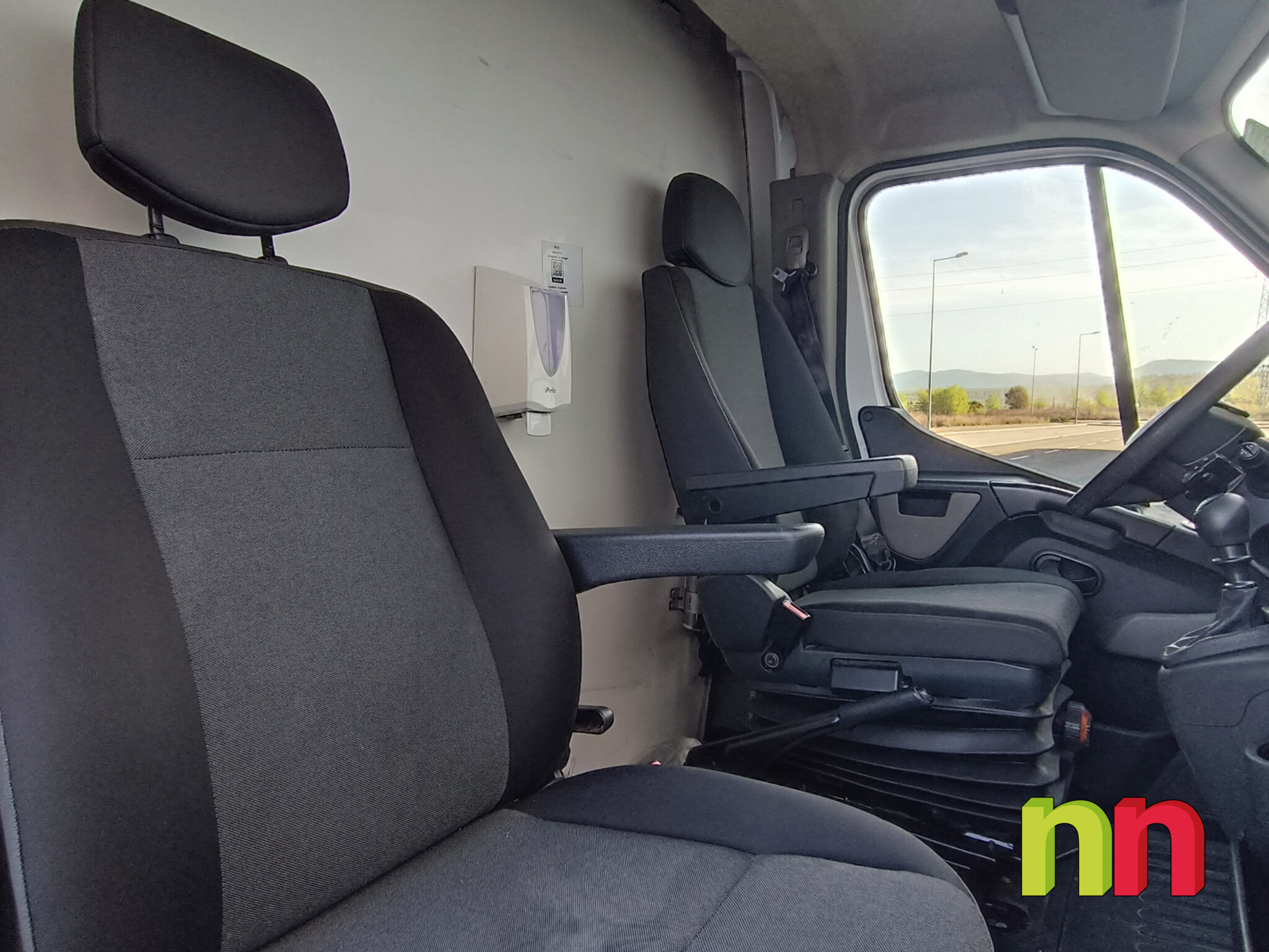 RENAULT Master Carrozada chasis bajo sin plataforma L3 F35 2.3DCI 130cv + NAVI + RAMPA ELÉCTRICA ELEVADORA