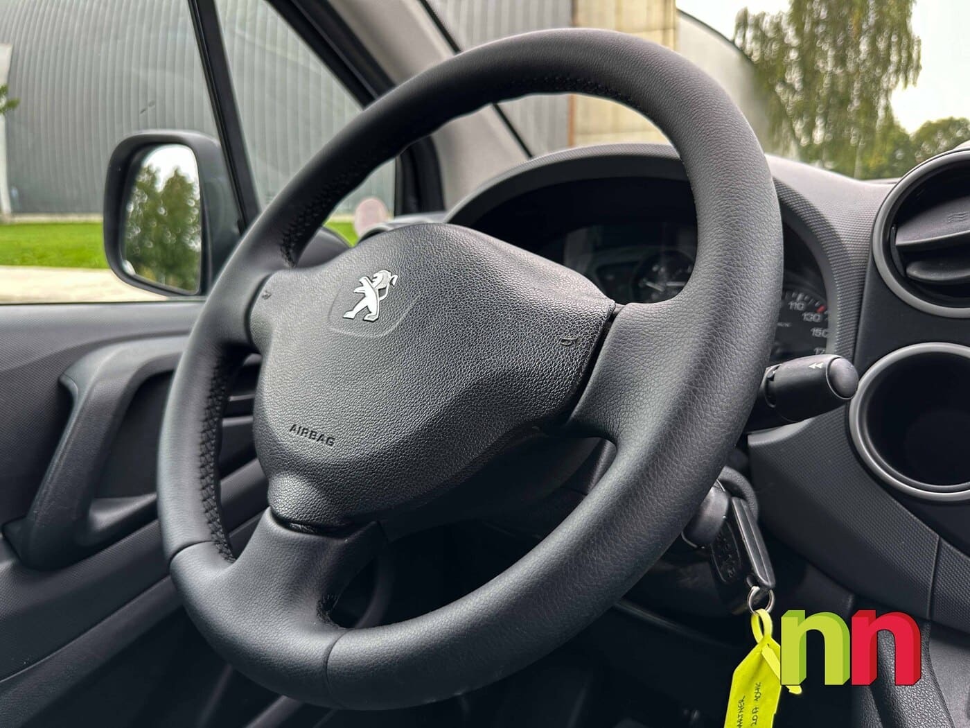 PEUGEOT Partner Talla M FG AUTO 1.6HDI 100cv + NAVI
