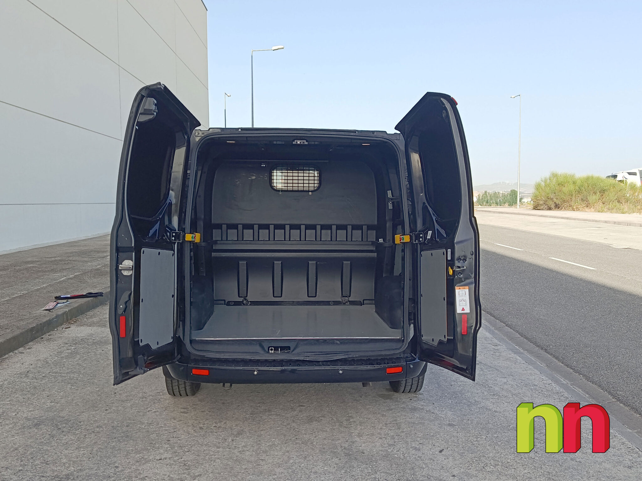FORD TRANSIT Custom Combi 6 L1H1 N1 2.0EcoBlue 170CV AUTO + NAVI + DOBLE PUERTA LATERAL
