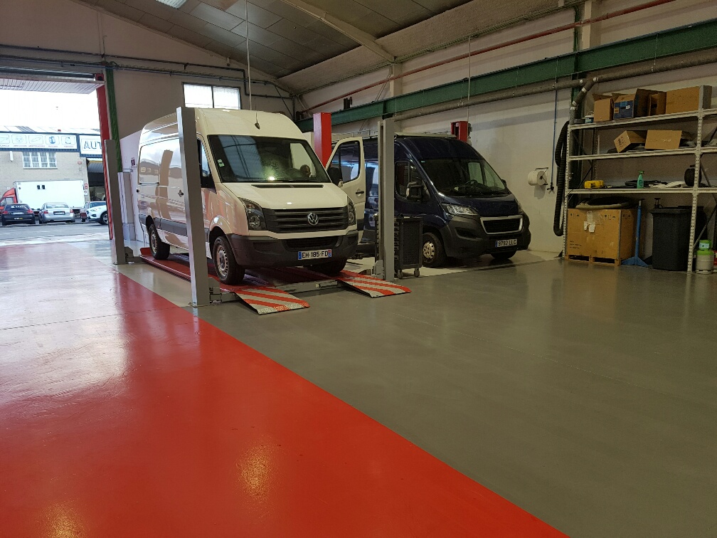 RENAULT Master Carrozada chasis bajo sin plataforma L3 F35 2.3DCI 130cv + NAVI + RAMPA ELÉCTRICA ELEVADORA