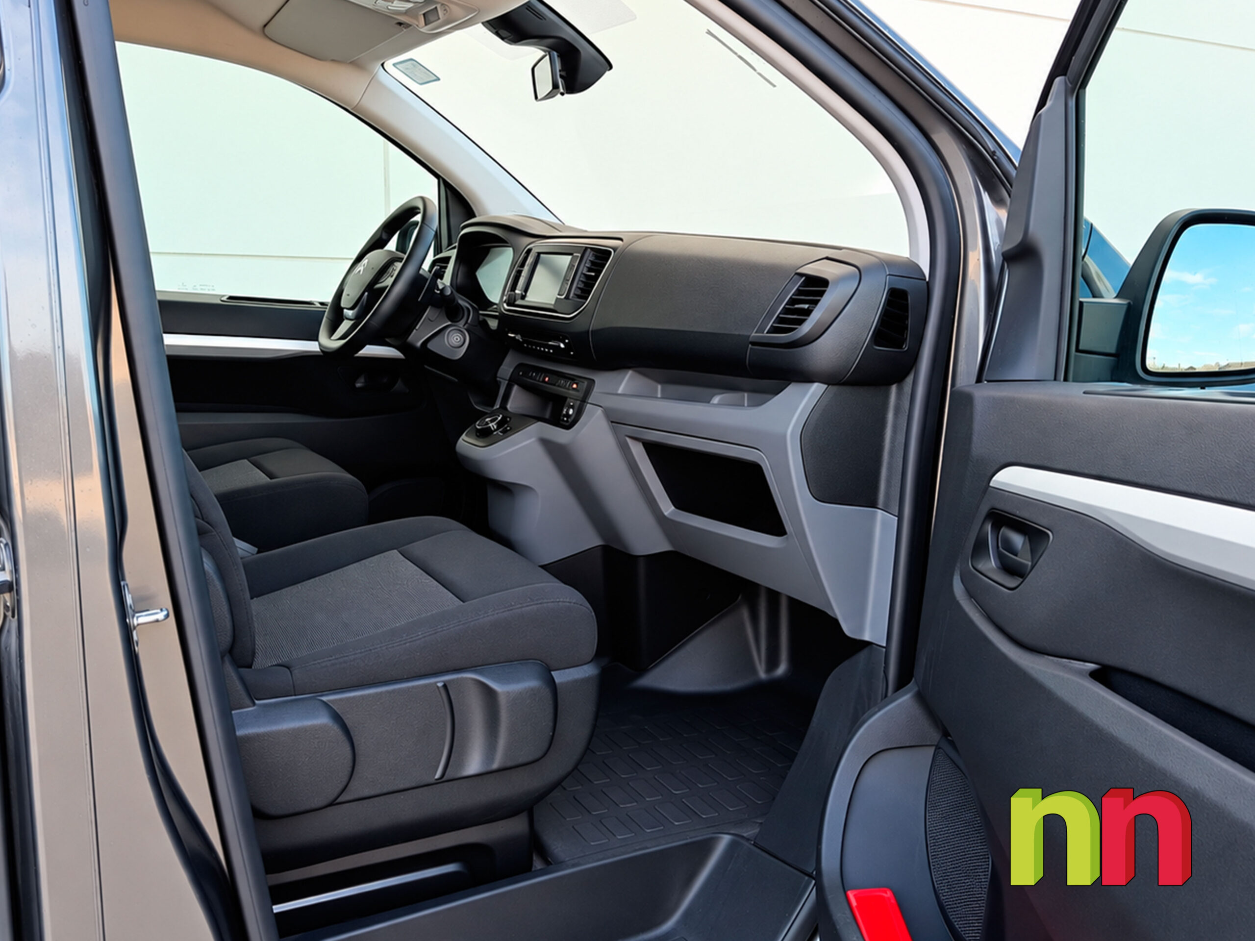 CITROEN Jumpy 3 Combi 5 Talla XL AUTO 2.0BlueHDI 180cv + NAVI + DOBLE PUERTA LATERAL