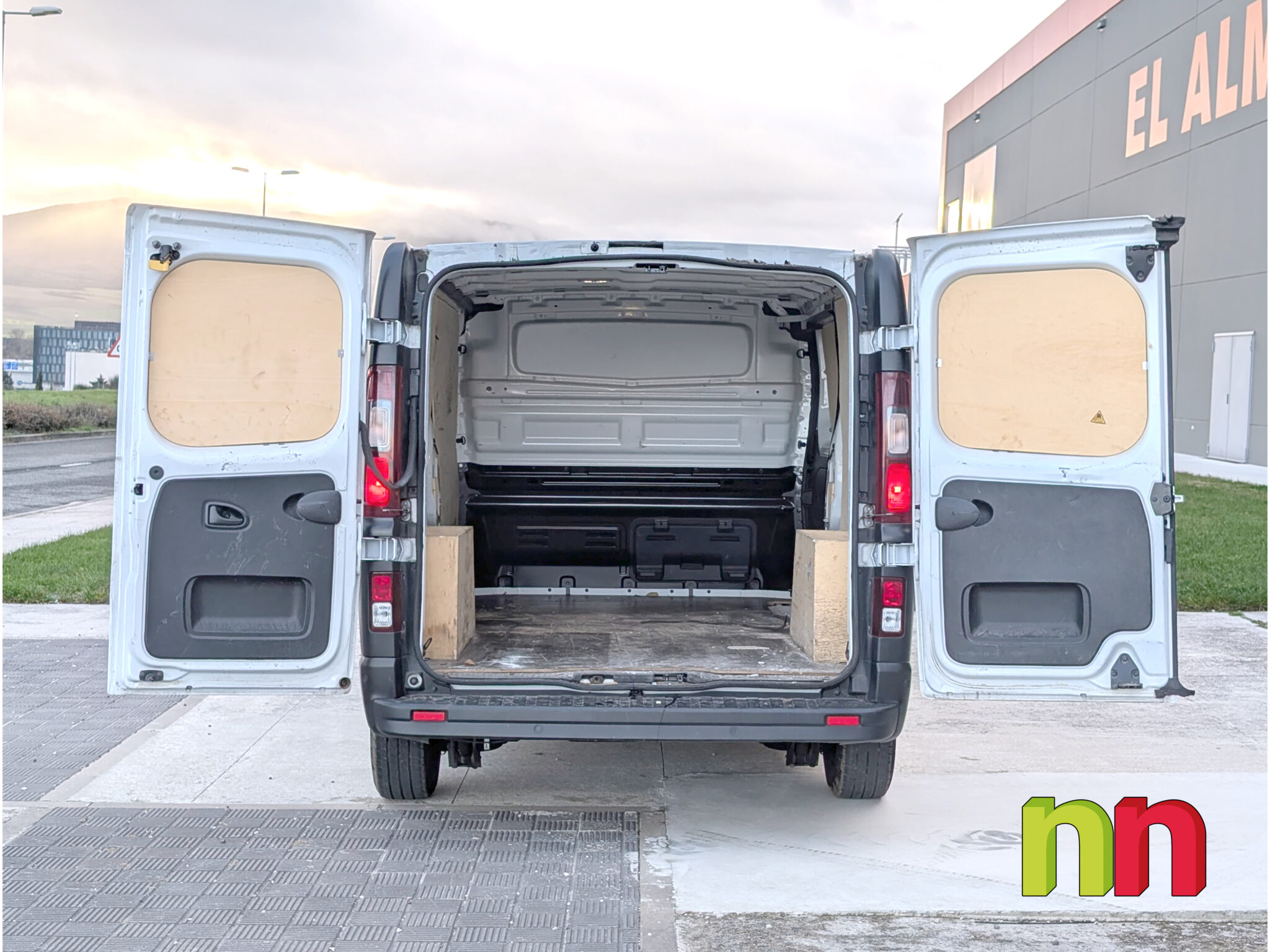 RENAULT Trafic L2H1 FG 30 2.0Blue dCi 130cv + NAVI + DOBLE PUERTA LATERAL