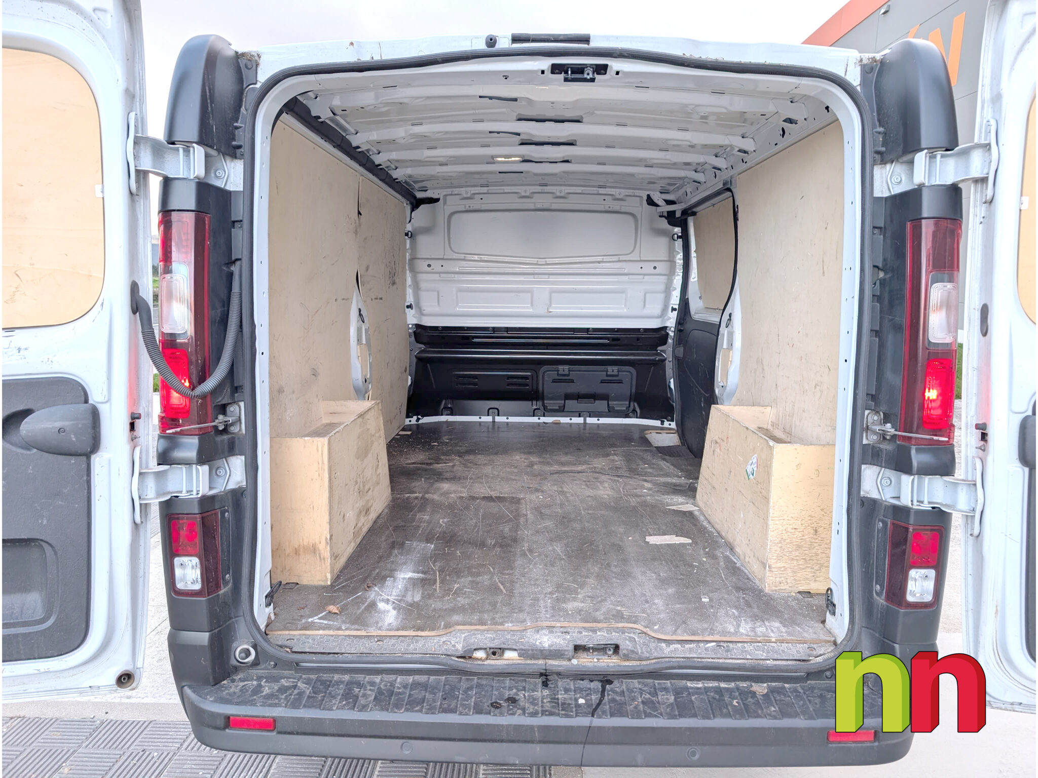 RENAULT Trafic L2H1 FG 30 2.0Blue dCi 130cv + NAVI + DOBLE PUERTA LATERAL