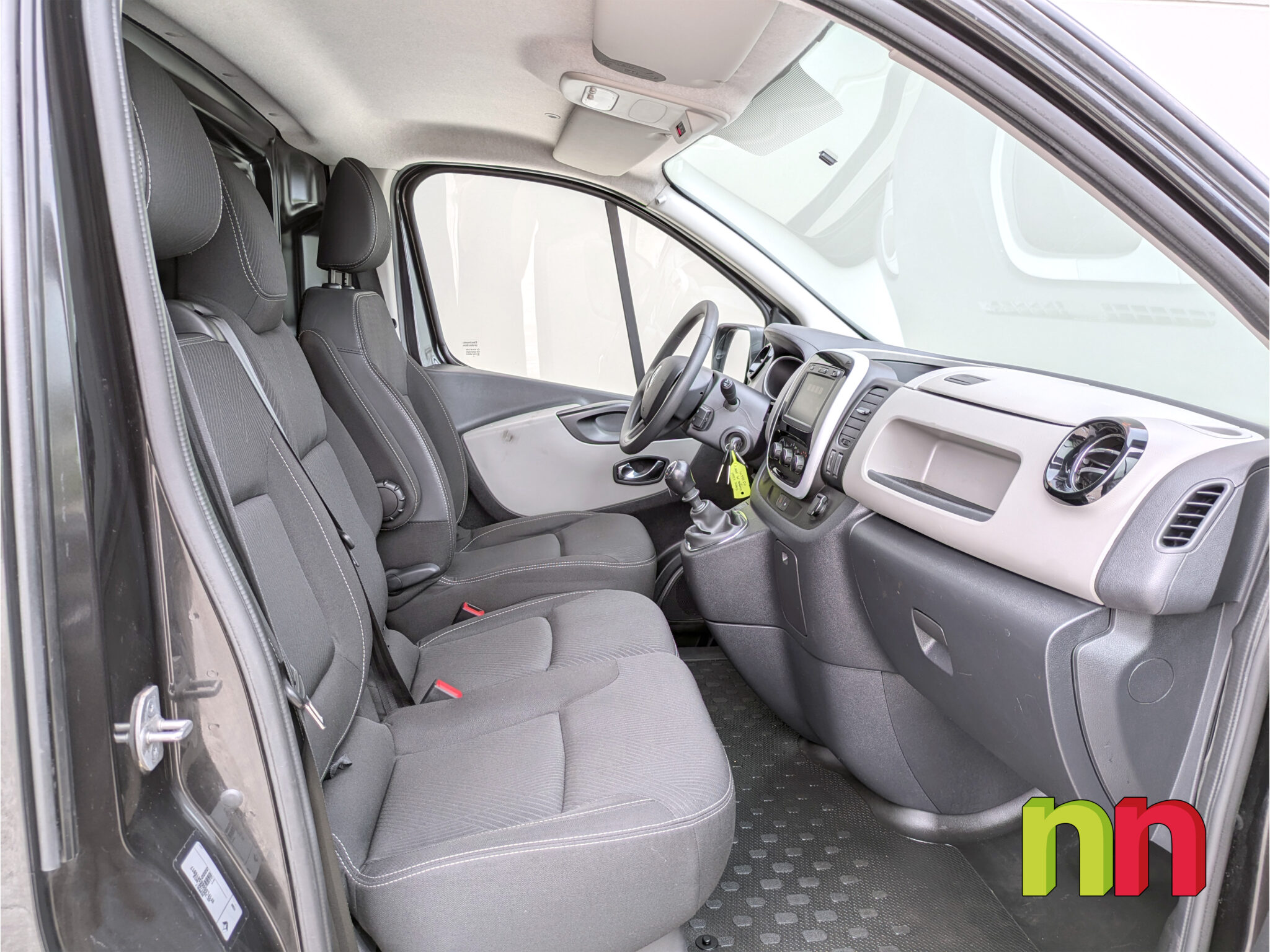 RENAULT Trafic Combi 9 L1H1 2.0DCi 145cv + NAVI