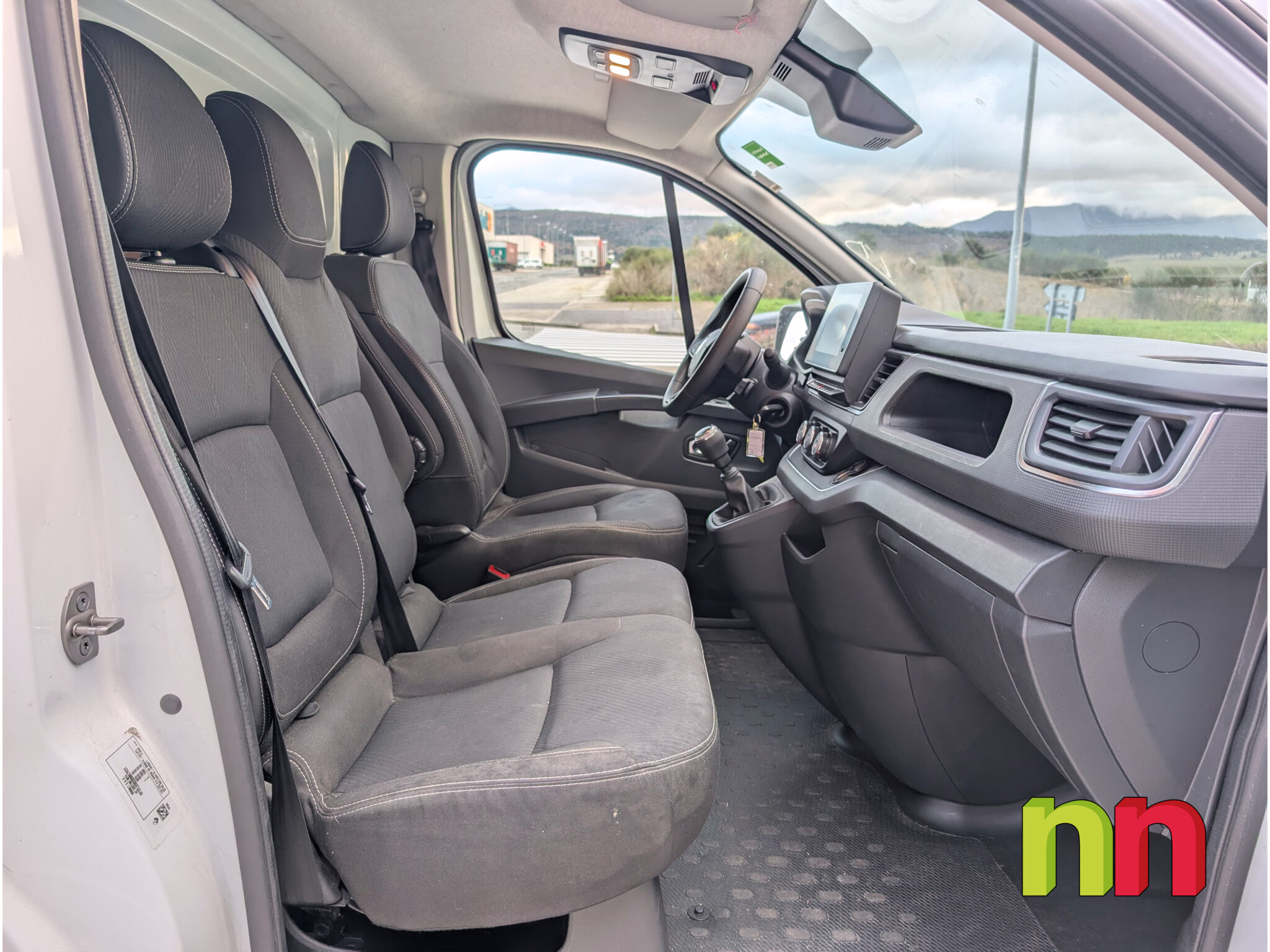 RENAULT Trafic L2H1 FG 30 2.0Blue dCi 130cv + NAVI + DOBLE PUERTA LATERAL