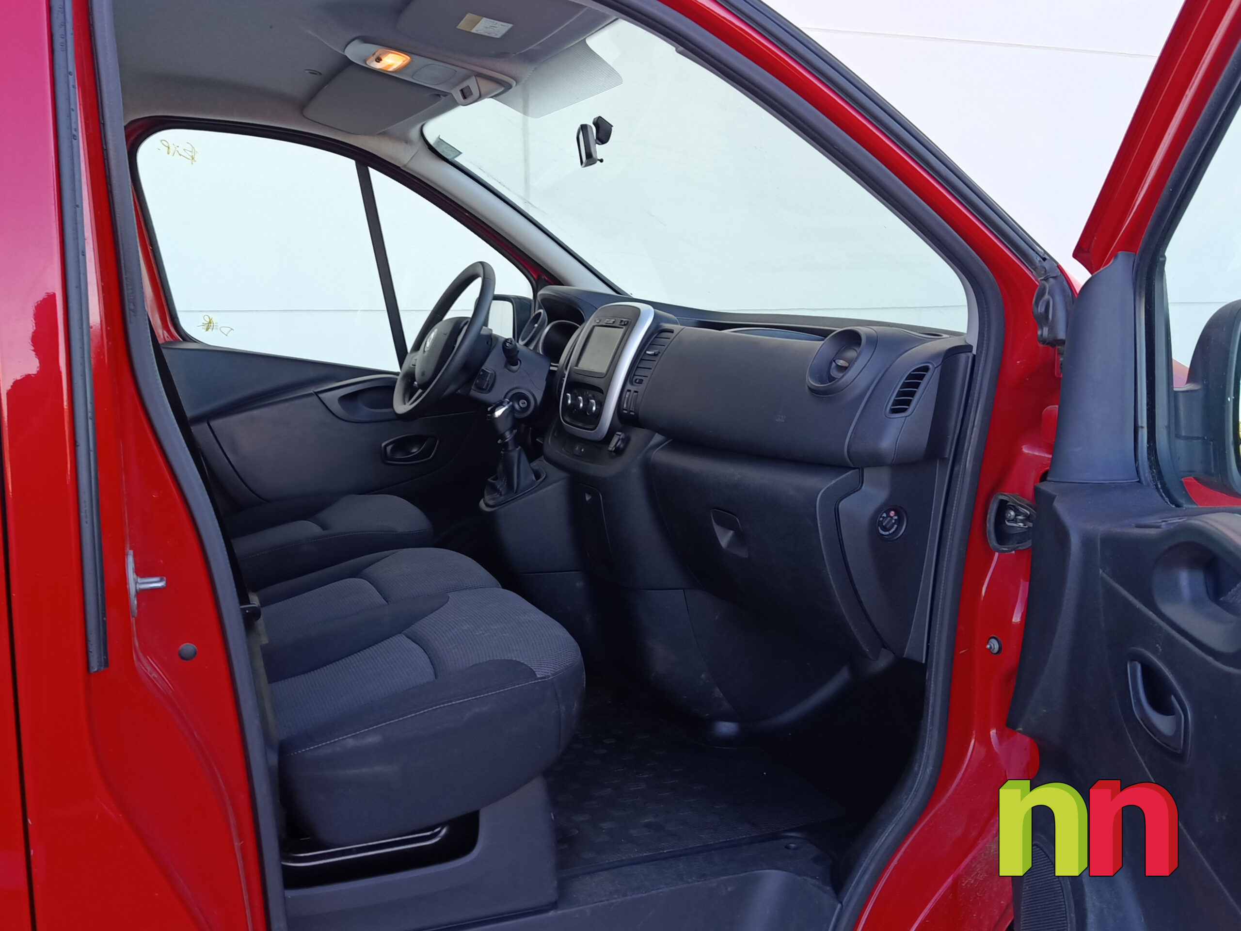 RENAULT Trafic Combi 9 L1H1 2.0DCi 145cv + NAVI