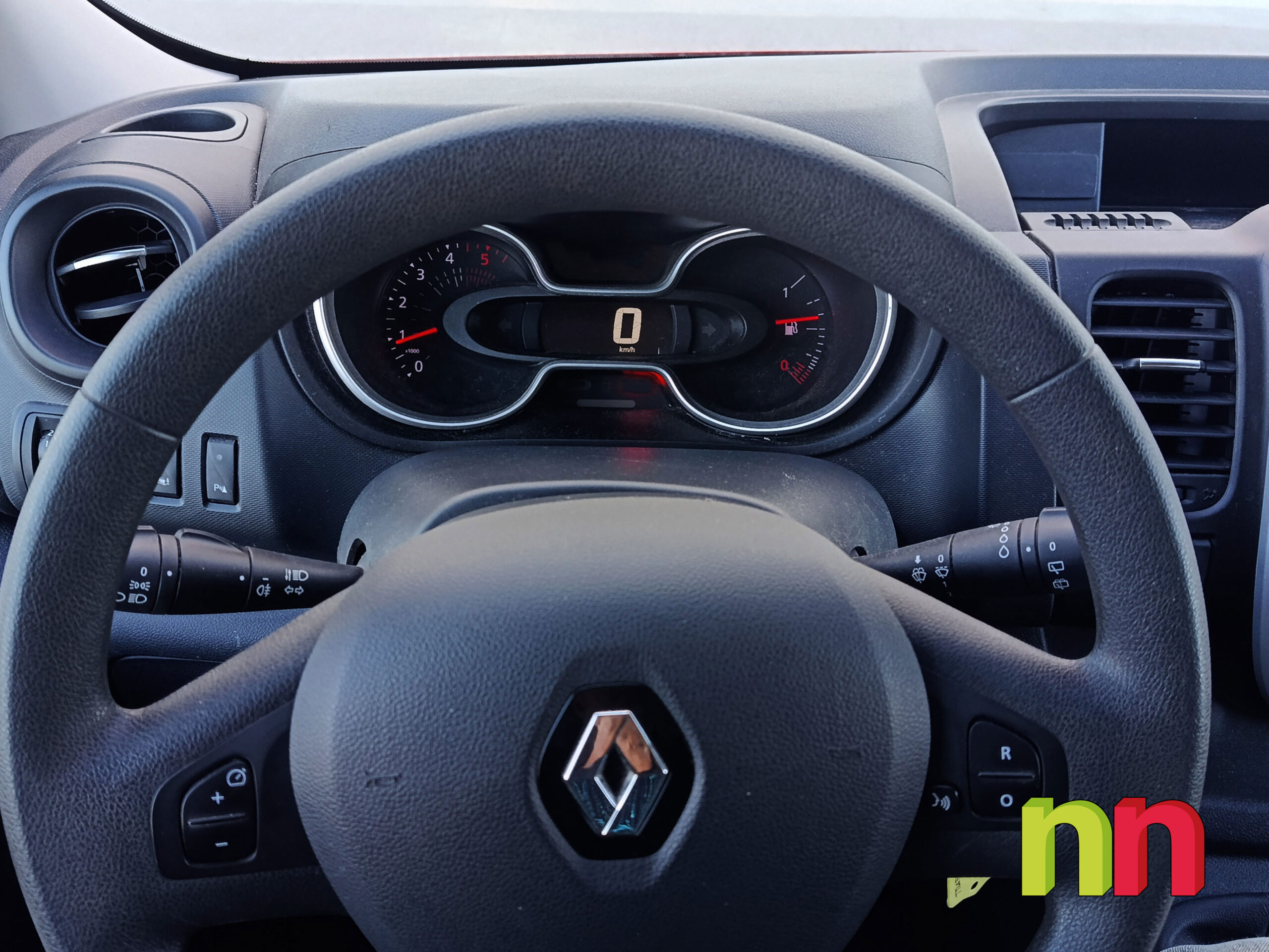 RENAULT Trafic Combi 9 L1H1 2.0DCi 145cv + NAVI