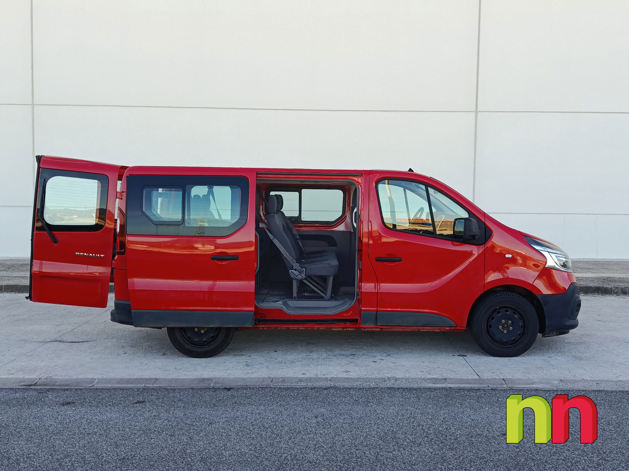RENAULT Trafic Combi 9 L1H1 2.0DCi 145cv + NAVI