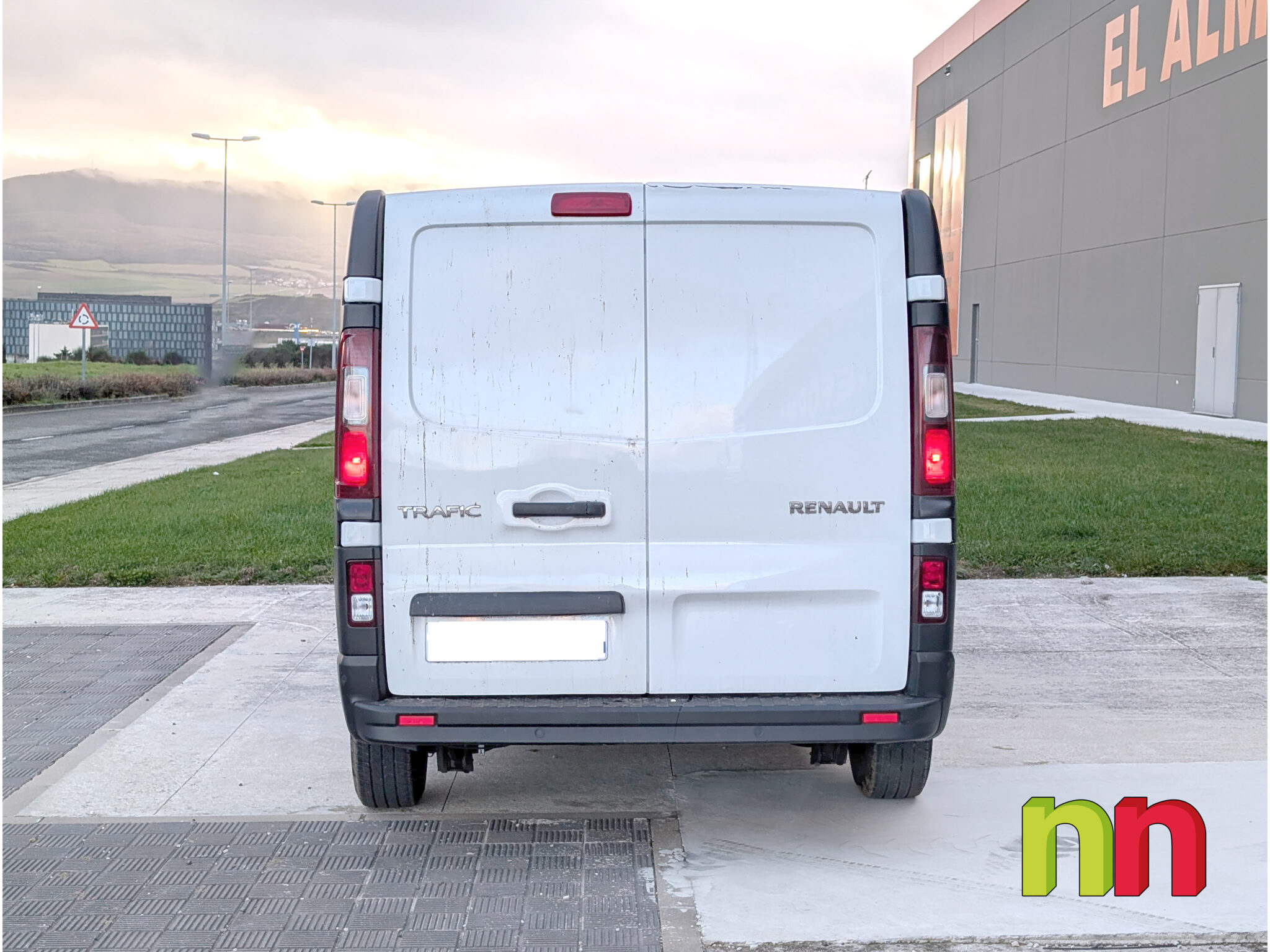 RENAULT Trafic L2H1 FG 30 2.0Blue dCi 130cv + NAVI + DOBLE PUERTA LATERAL
