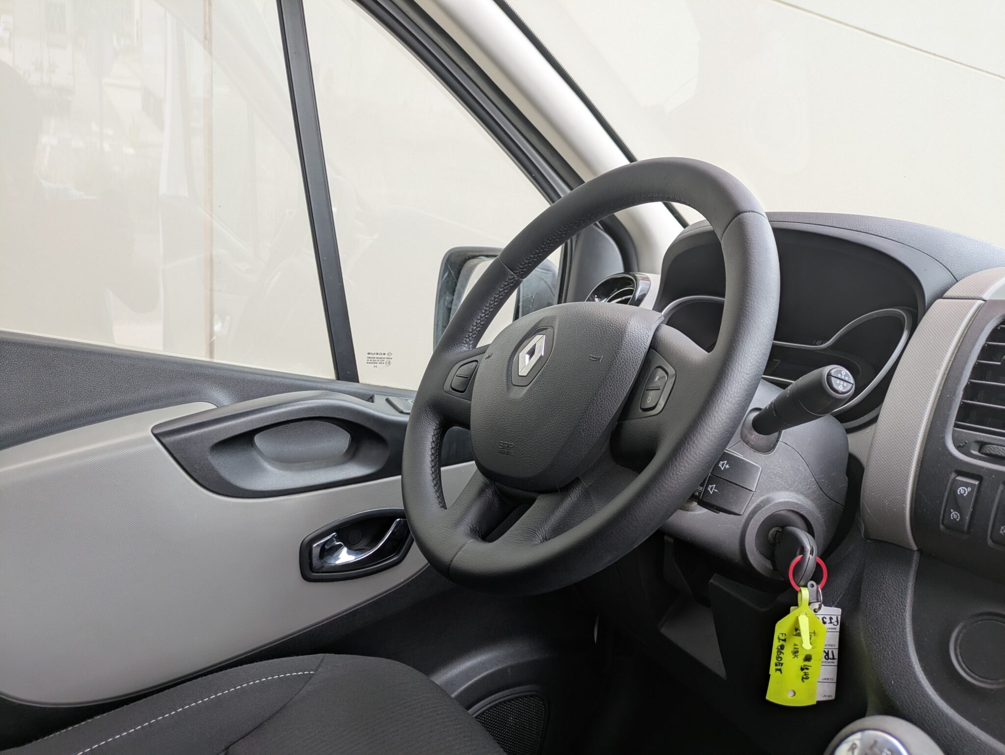 RENAULT Trafic Combi 9 L1H1 2.0DCi 145cv + NAVI
