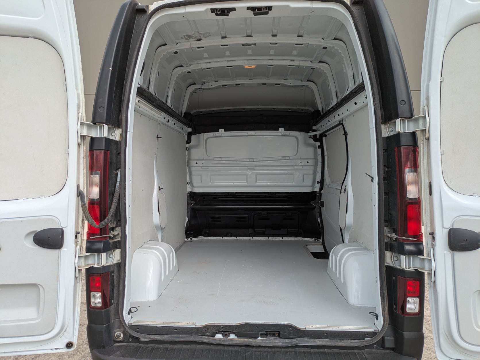 RENAULT Trafic L1H2 2.0DCI 145cv + NAVI