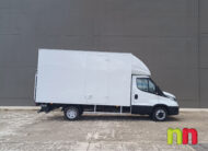 IVECO Daily carrozada con plataforma 3.0TD 160cv 20m3 + puerta lateral + doble rueda